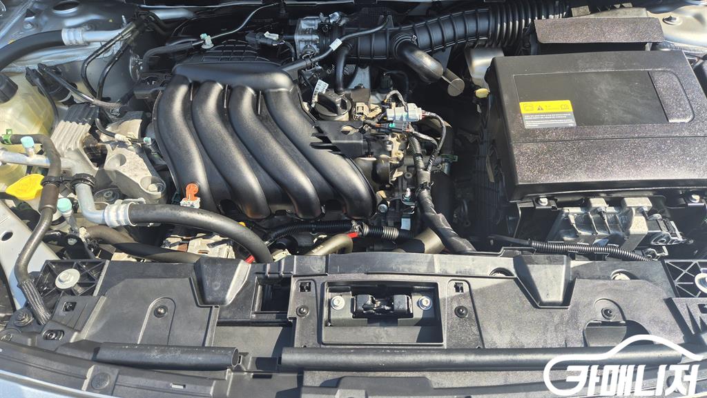 Hyundai Avante 1.6 Inspiration thumbnail 3