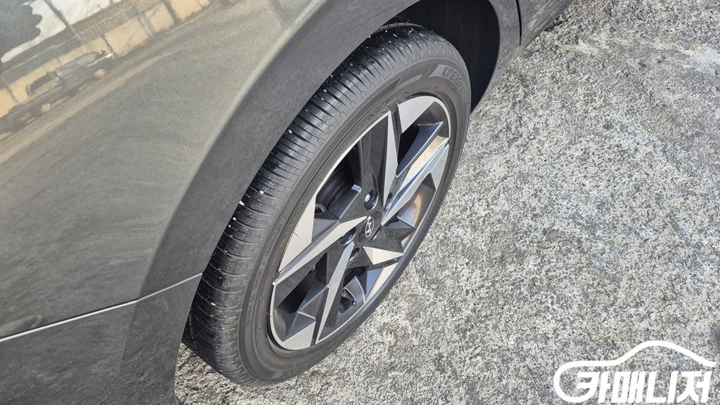 Hyundai Avante 1.6 Inspiration thumbnail 9