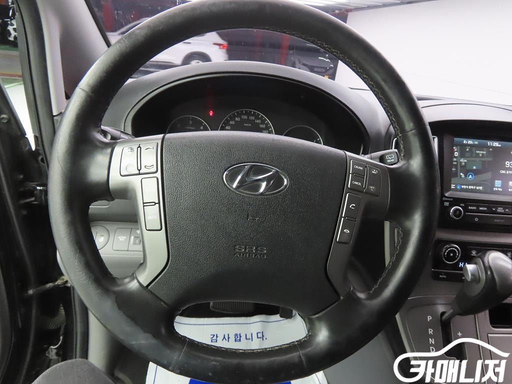 Hyundai Starex The New Grand Starex 2WD Urban 9-Seater thumbnail 8