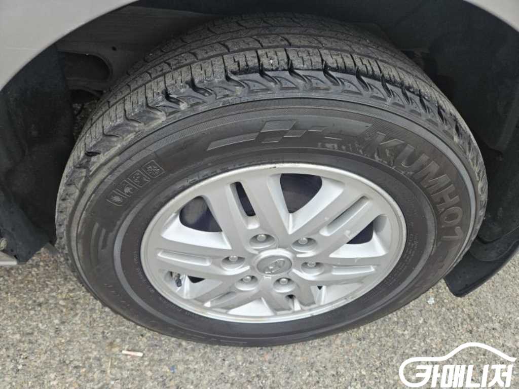 Hyundai Starex Grand Starex Van 3-Seater thumbnail 17