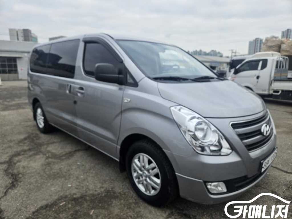 Hyundai Starex Grand Starex Van 3-Seater thumbnail 2