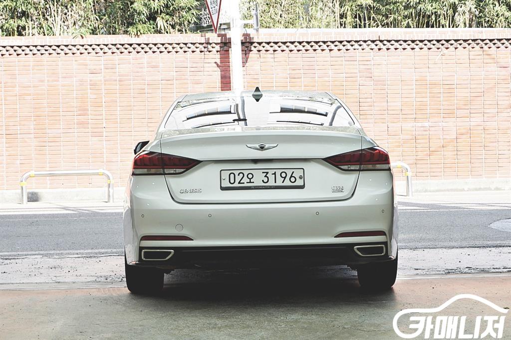 Hyundai Genesis GenesisDH G330 Premium AWD thumbnail 4