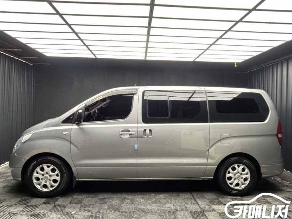 Hyundai Starex Grand Starex Van 5-Seater thumbnail 3