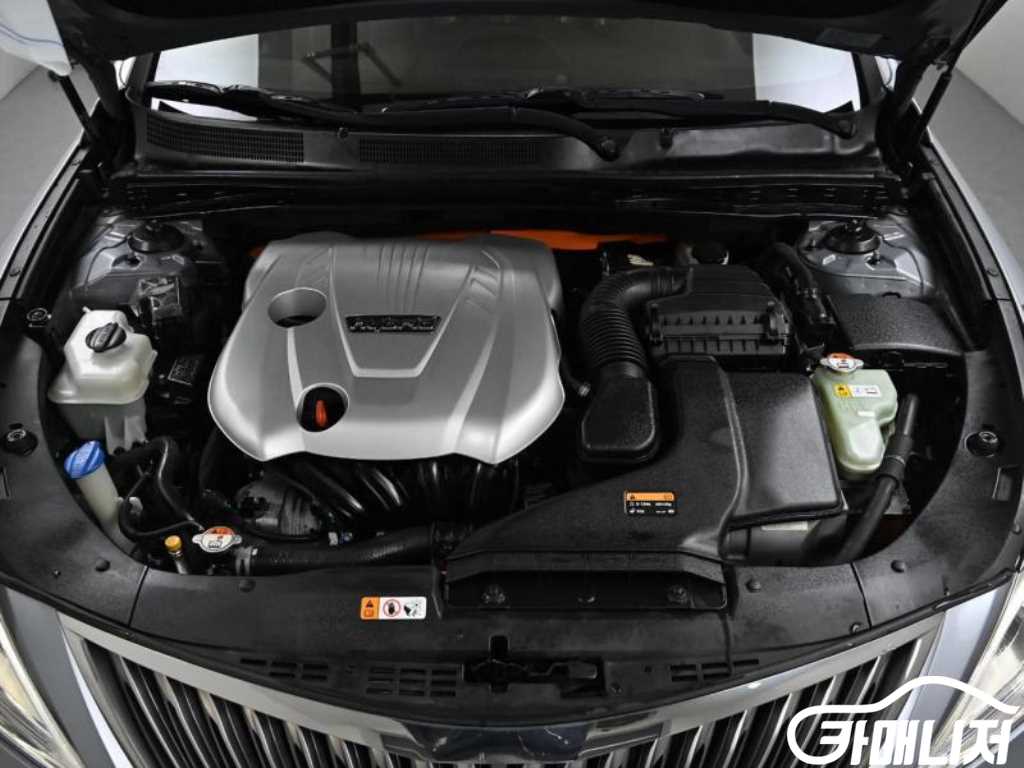 Hyundai Grandeur Grandeur HG Hybrid PREMIUM thumbnail 6