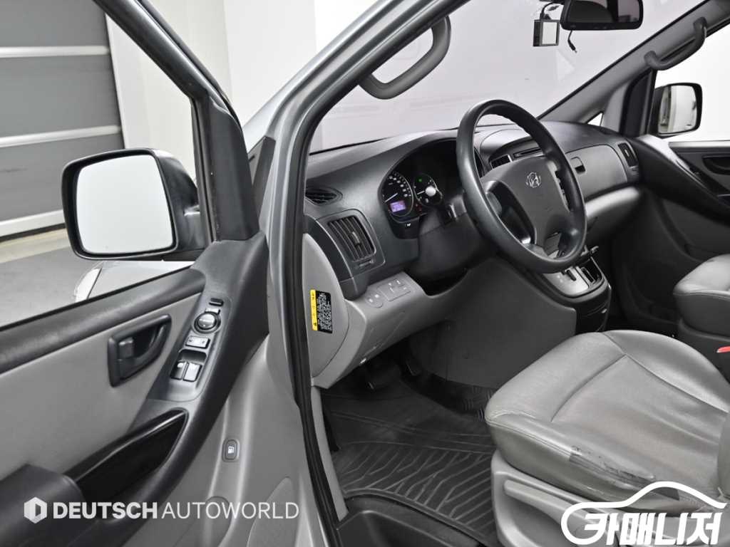 Hyundai Starex Grand Starex Van 5-Seater thumbnail 11