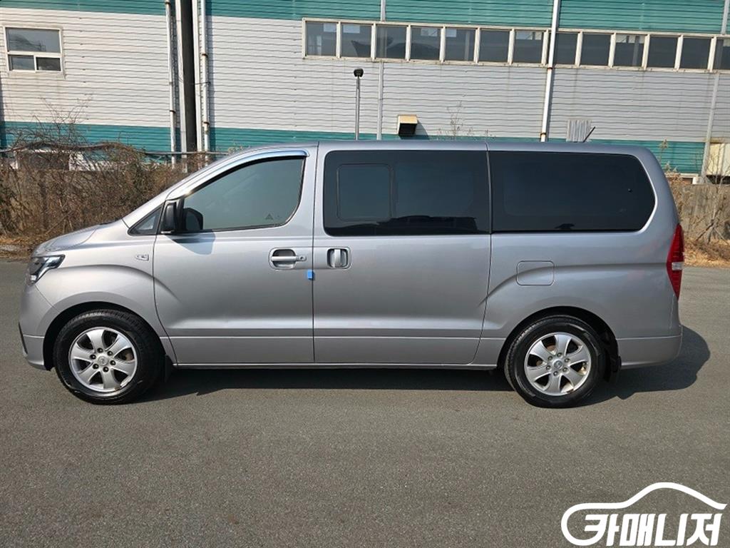 Hyundai Starex The New Grand Starex 2WD Wagon 12-Seater thumbnail 17