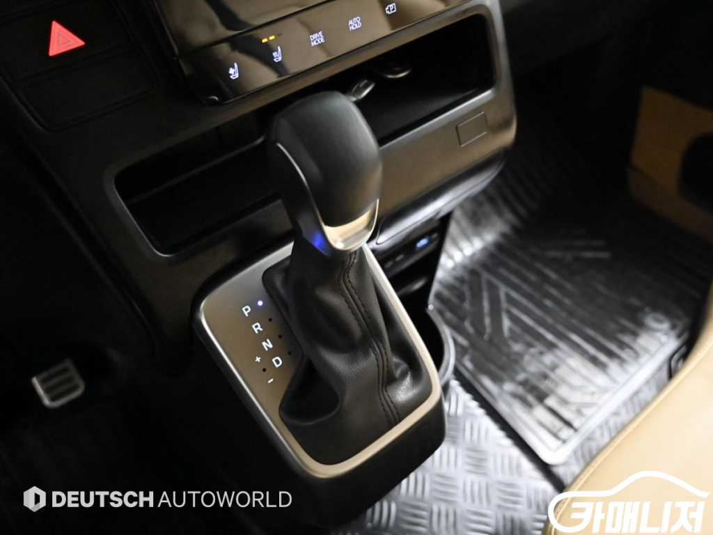 Hyundai Staria 2WD Diesel Cargo Modern thumbnail 9