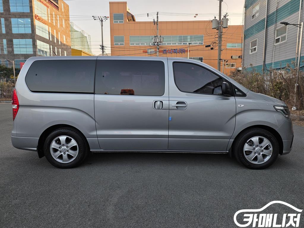 Hyundai Starex The New Grand Starex 2WD Wagon 12-Seater thumbnail 18