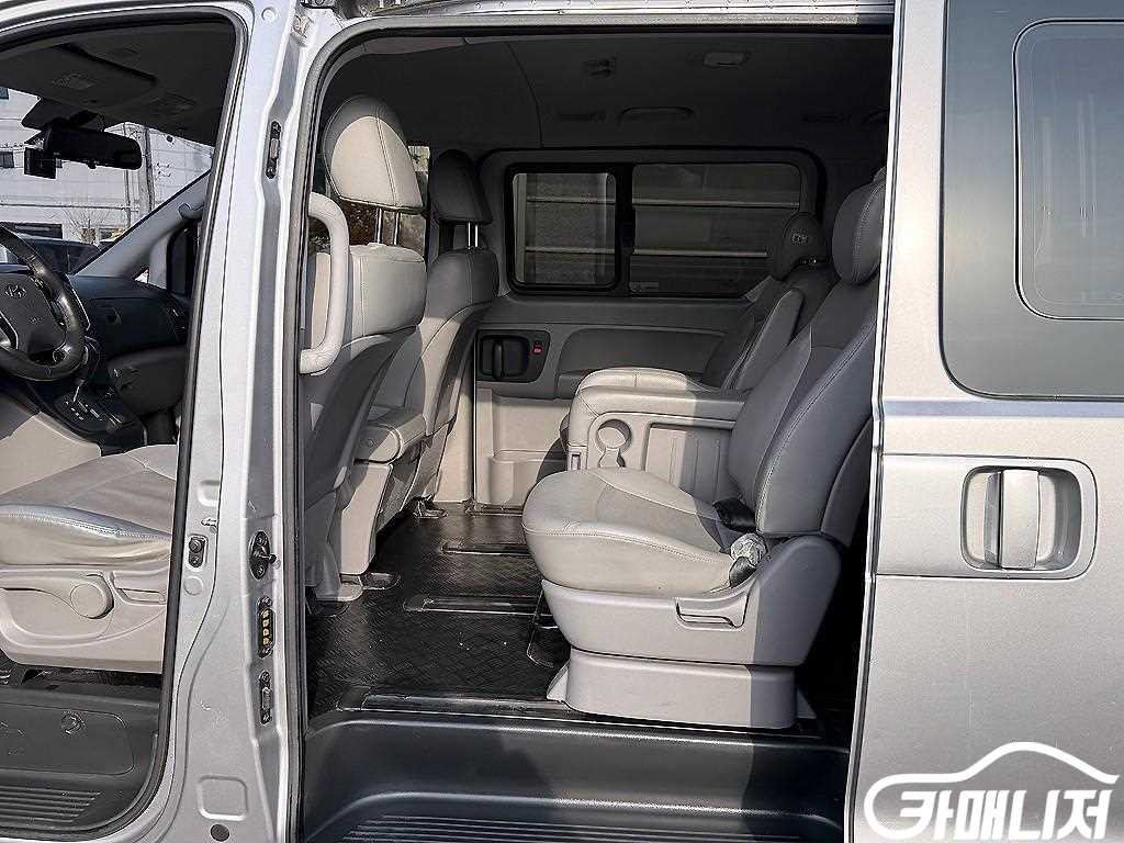 Hyundai Starex The New Grand Starex 2WD Wagon 12-Seater thumbnail 7