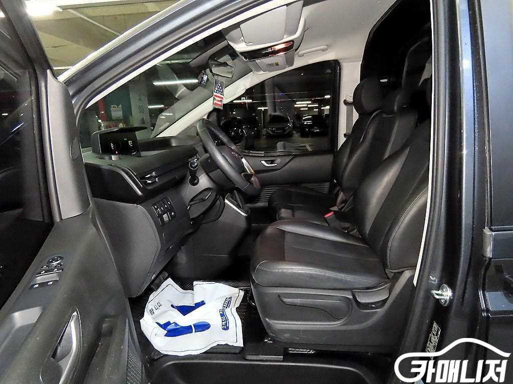 Hyundai Staria 2WD Diesel Cargo Modern thumbnail 6