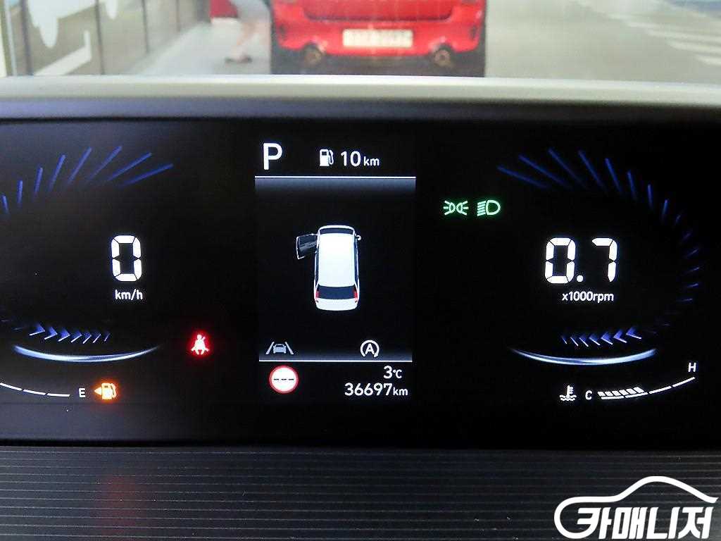 Hyundai Staria 2WD Diesel Cargo Modern thumbnail 9