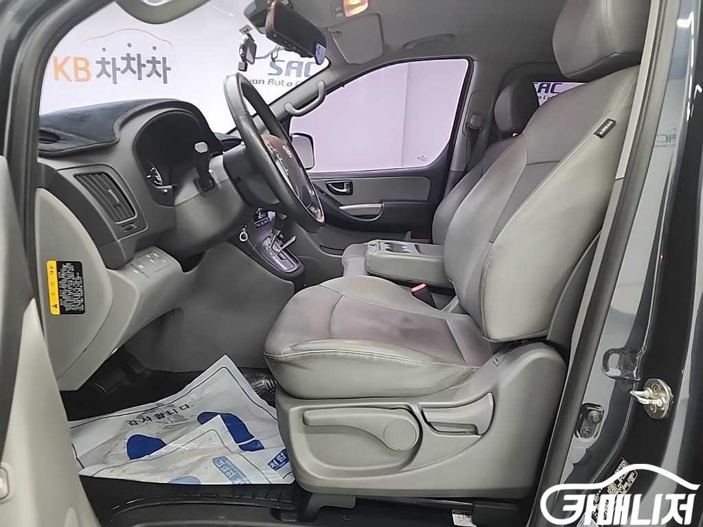 Hyundai Starex Grand Starex 12-Seater Wagon thumbnail 11