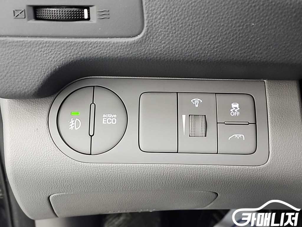 Hyundai Starex Grand Starex 12-Seater Wagon thumbnail 16