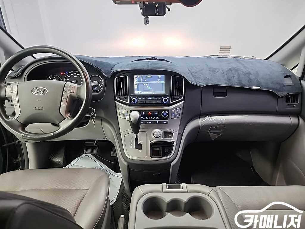 Hyundai Starex Grand Starex 12-Seater Wagon thumbnail 7