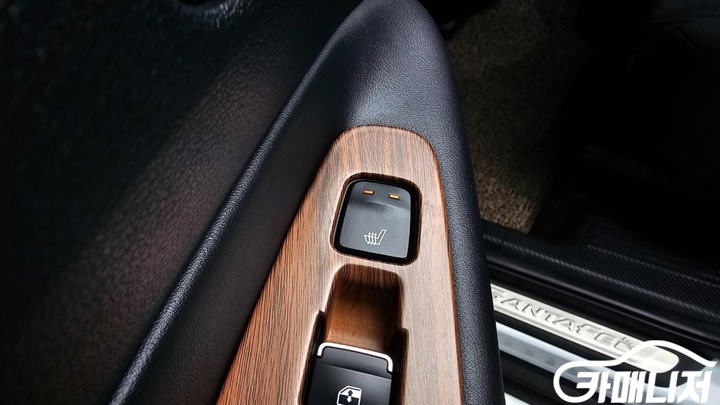 Hyundai Santa Fe Santa Fe TM Gasoline 2.0T 4WD thumbnail 19