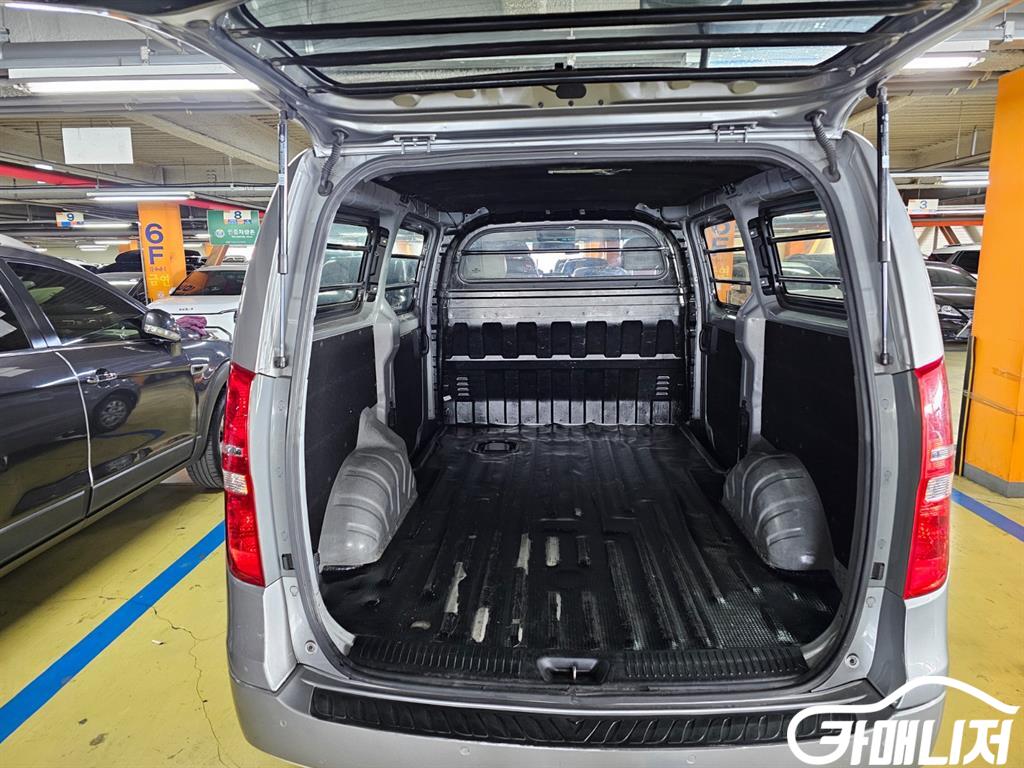 Hyundai Starex Grand Starex Van 3-Seater thumbnail 17