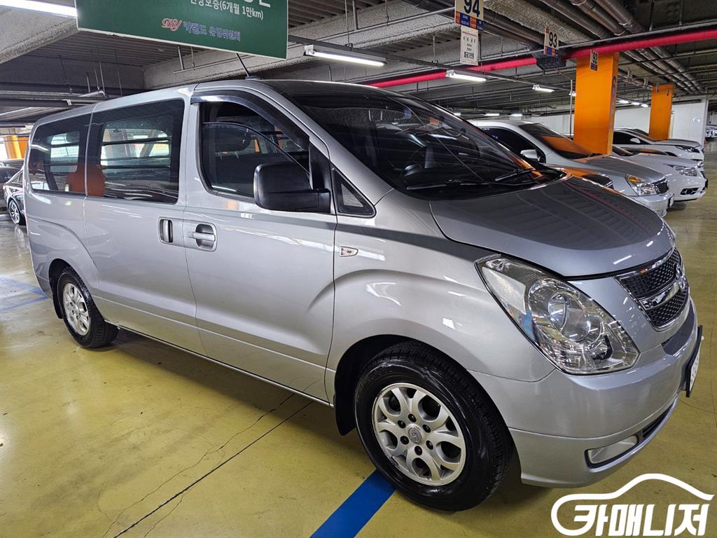 Hyundai Starex Grand Starex Van 3-Seater thumbnail 3