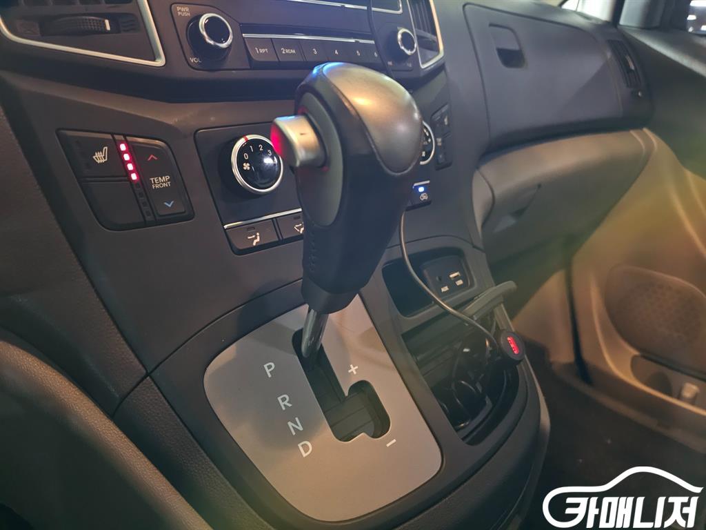 Hyundai Starex The New Grand Starex 2WD Urban 9-Seater thumbnail 12