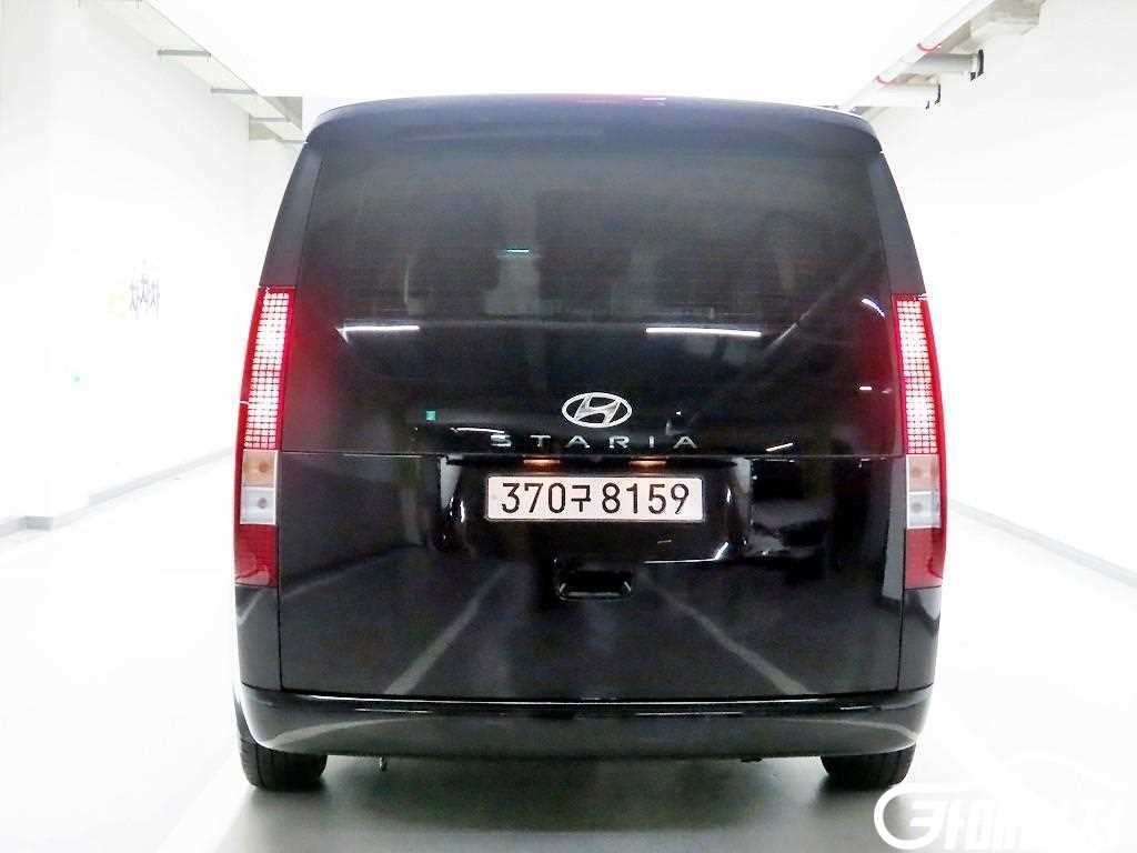 Hyundai Staria 2WD Diesel Tourer Modern thumbnail 3