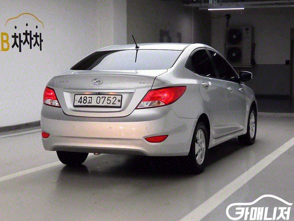 Hyundai Accent AccentFacelift 1.4VVT Smart thumbnail 4