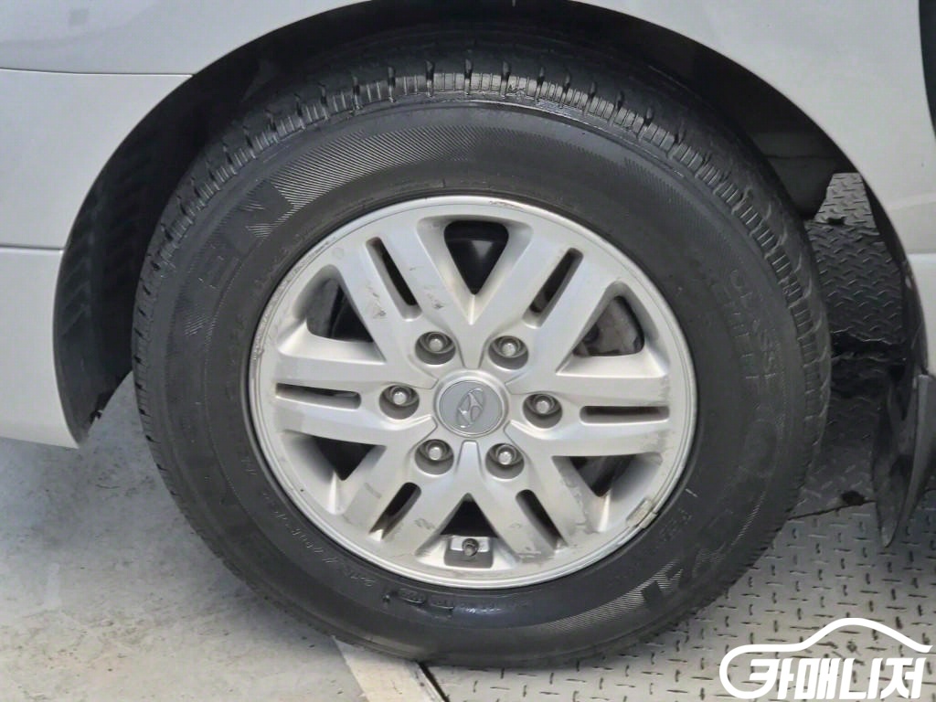 Hyundai Starex Grand Starex Van 3-Seater thumbnail 17