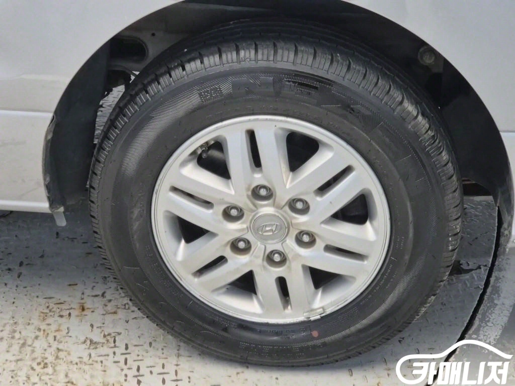 Hyundai Starex Grand Starex Van 3-Seater thumbnail 18