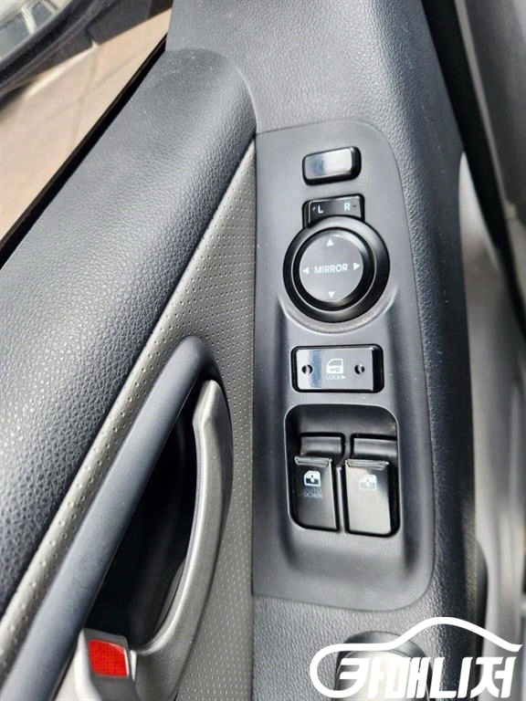 Hyundai Starex Grand Starex 12-Seater Wagon thumbnail 11