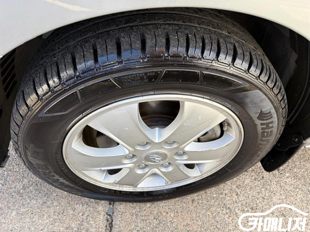 Hyundai Starex The New Grand Starex 2WD Wagon 12-Seater thumbnail 18