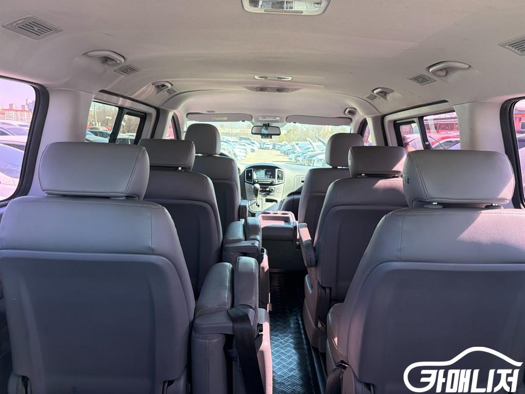 Hyundai Starex Grand Starex 12-Seater Wagon thumbnail 14