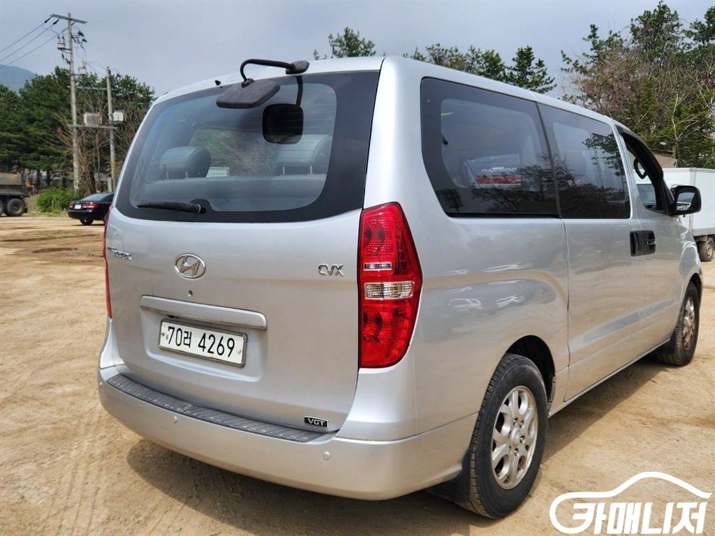 Hyundai Starex Grand Starex 12-Seater Wagon thumbnail 6