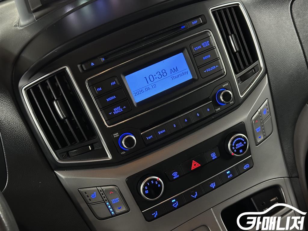 Hyundai Starex Grand Starex 12-Seater LPi thumbnail 16