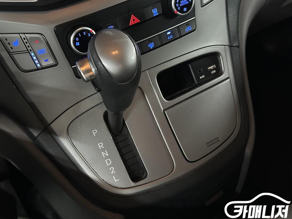 Hyundai Starex Grand Starex 12-Seater LPi thumbnail 17