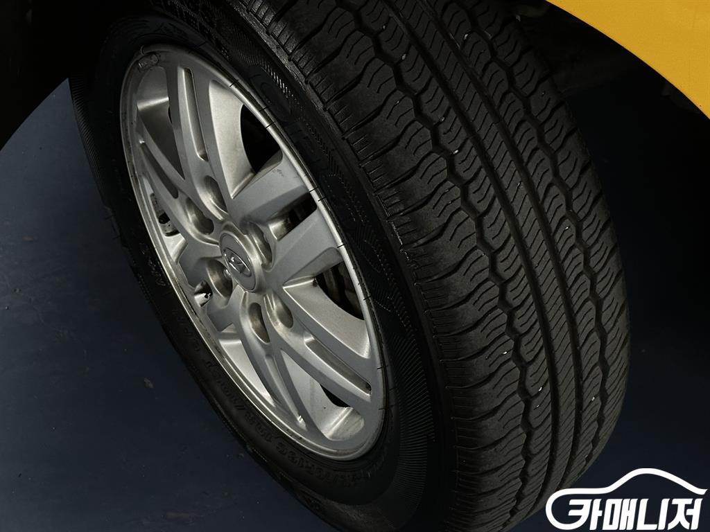 Hyundai Starex Grand Starex 12-Seater LPi thumbnail 5