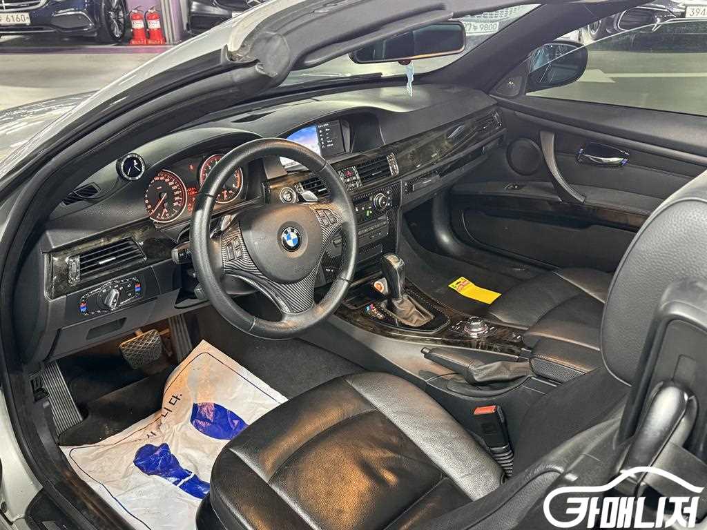 BMW 3 Series 328i Convertible thumbnail 7