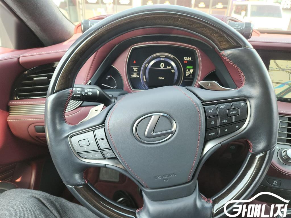 Lexus LS LS500h 3.5 Platinum AWD thumbnail 8
